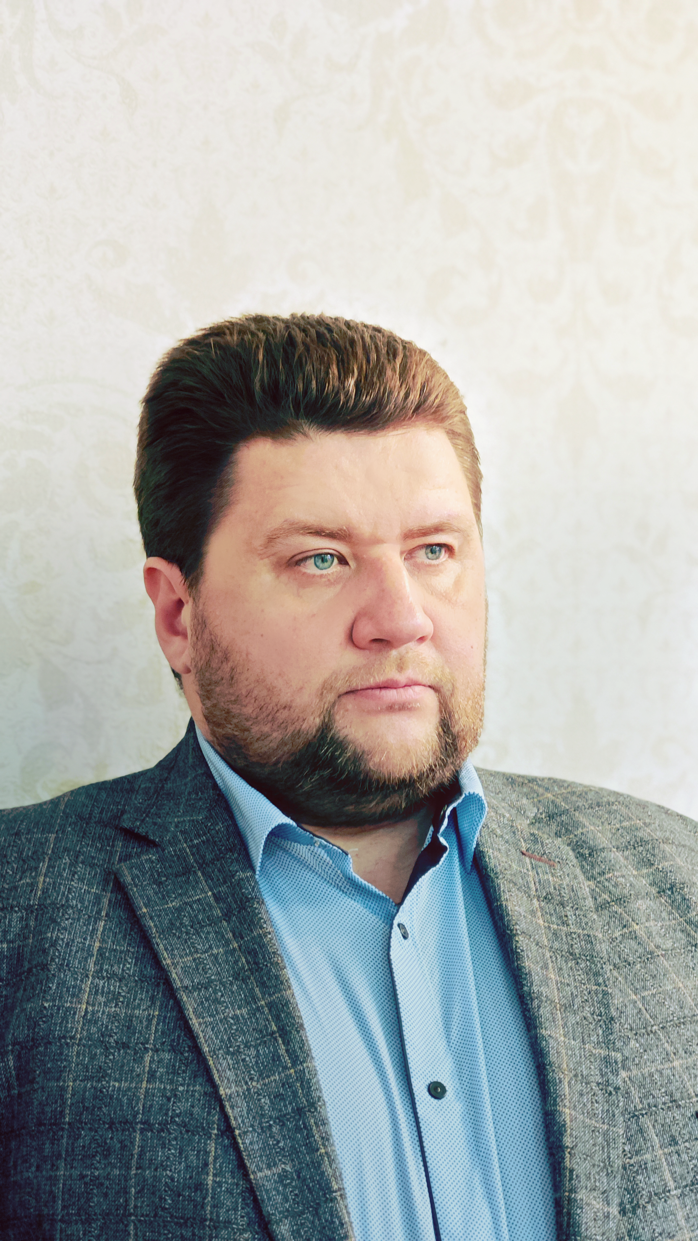 Заведующий детским травматолого-ортопедическим отделением НИИТОН СГМУ. к.м.н. врач высшей квалификационной категории. Главный внештатный детский специалист травматолог-ортопед МЗ Саратовской области.Старший научный сотрудник отдела инновационных проектов в травматологии ортопедии НИИТОН СГМУ